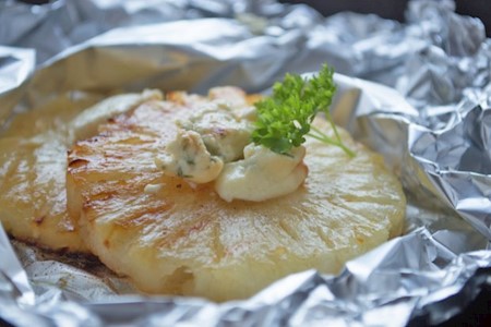 Ananas Gorgonzola Dessert am Grill