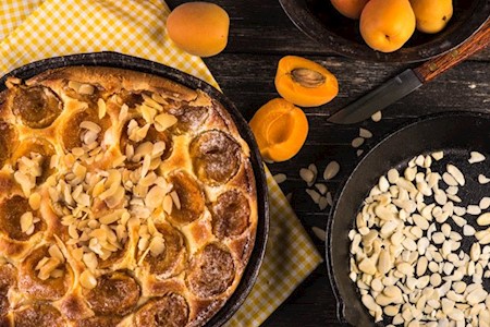 Aprikosen Blechkuchen mit Mandeln