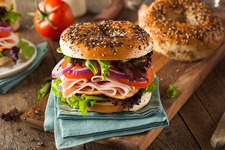 Bagel mit Schinken