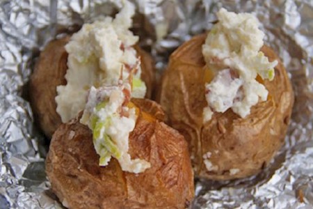 Baked Potatoes im Backofen mit Sauerrahm Füllung