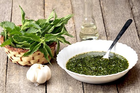 Brennnessel Suppe mit Knoblauch