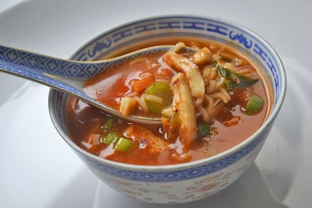 Chinesische Tomatensuppe mit Gemüse