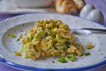 Deftiges Schinken Rührei mit Lauch