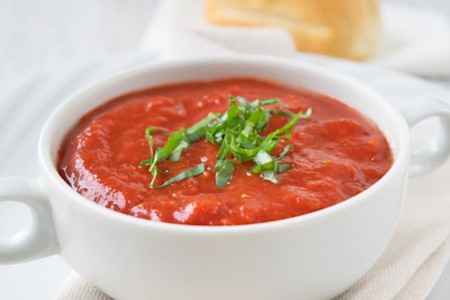 Erfrischende Peperoni Suppe
