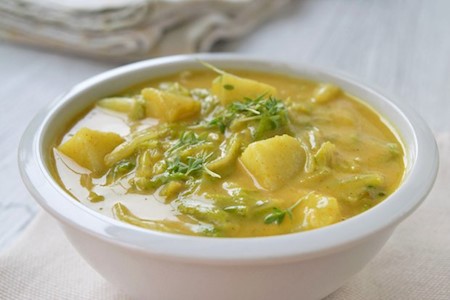 Gemüsecurry mit Weisskohl und Kartoffeln