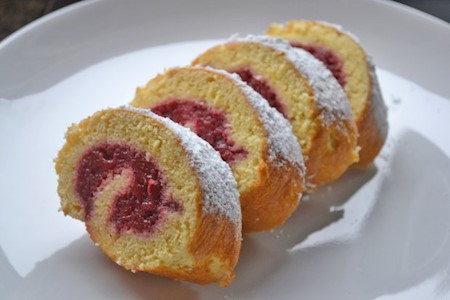 Himbeer Biskuit Roulade