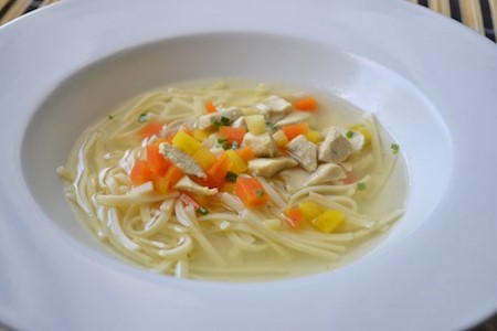 Hühnerbouillon