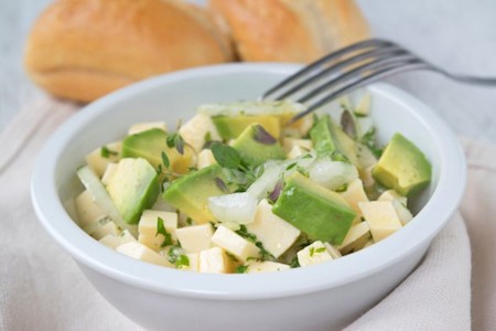 Käsesalat mit Kräutern