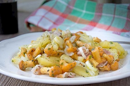 Kartoffelsalat und Eierschwämmli