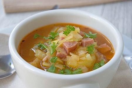Krautsuppe mit Wurst