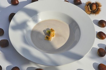 Marronicremesuppe mit Kräutercroutons