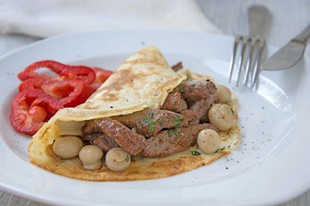 Palatschinken mit Fleischfülle