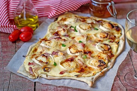Pikanter Flammkuchen