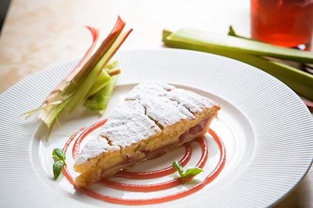 Rhabarberkuchen mit Mürbteig