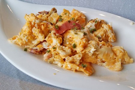 Rührei mit Käse