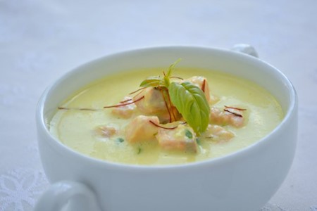 Safran Suppe mit Lachsstreifen