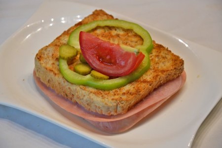 Schinken Toast mit Gemüse