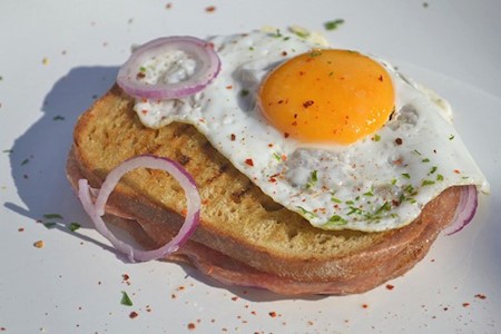 Schwarzbrottoast