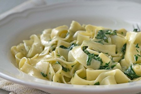 Vegane Spinatnudeln