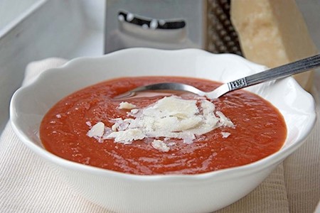 Tomaten Bohnen Suppe mit Parmesan