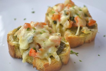 Überbackene Pesto Weggli