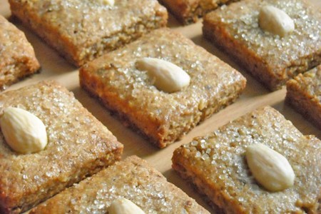 Vollkornguetzli mit Mandeln