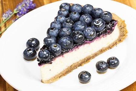 Zitronengusskuchen mit Heidelbeeren